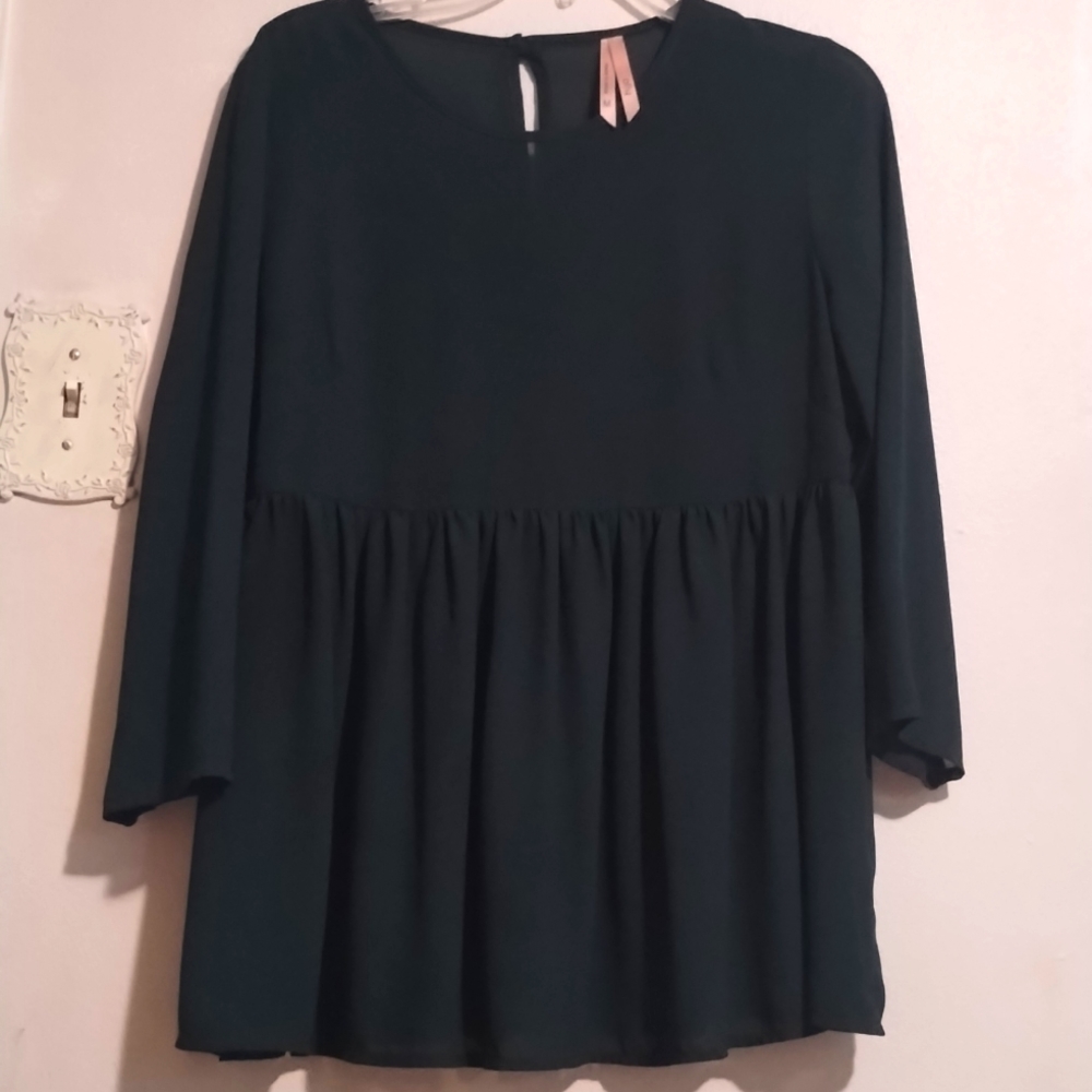 Ally brand hunter green size medium blouse